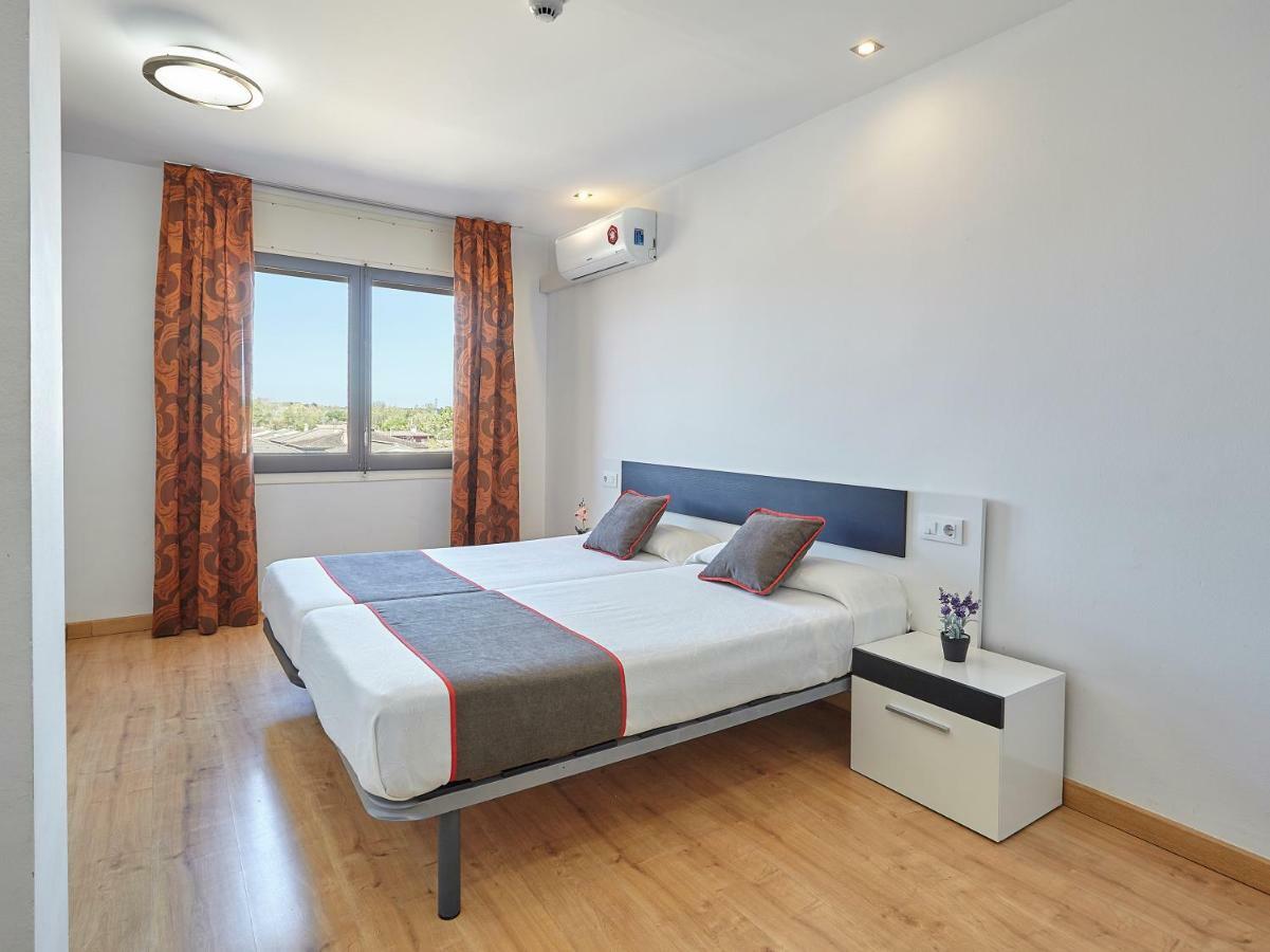 Hostal Mas Ferrer Cornellá de Terri Εξωτερικό φωτογραφία