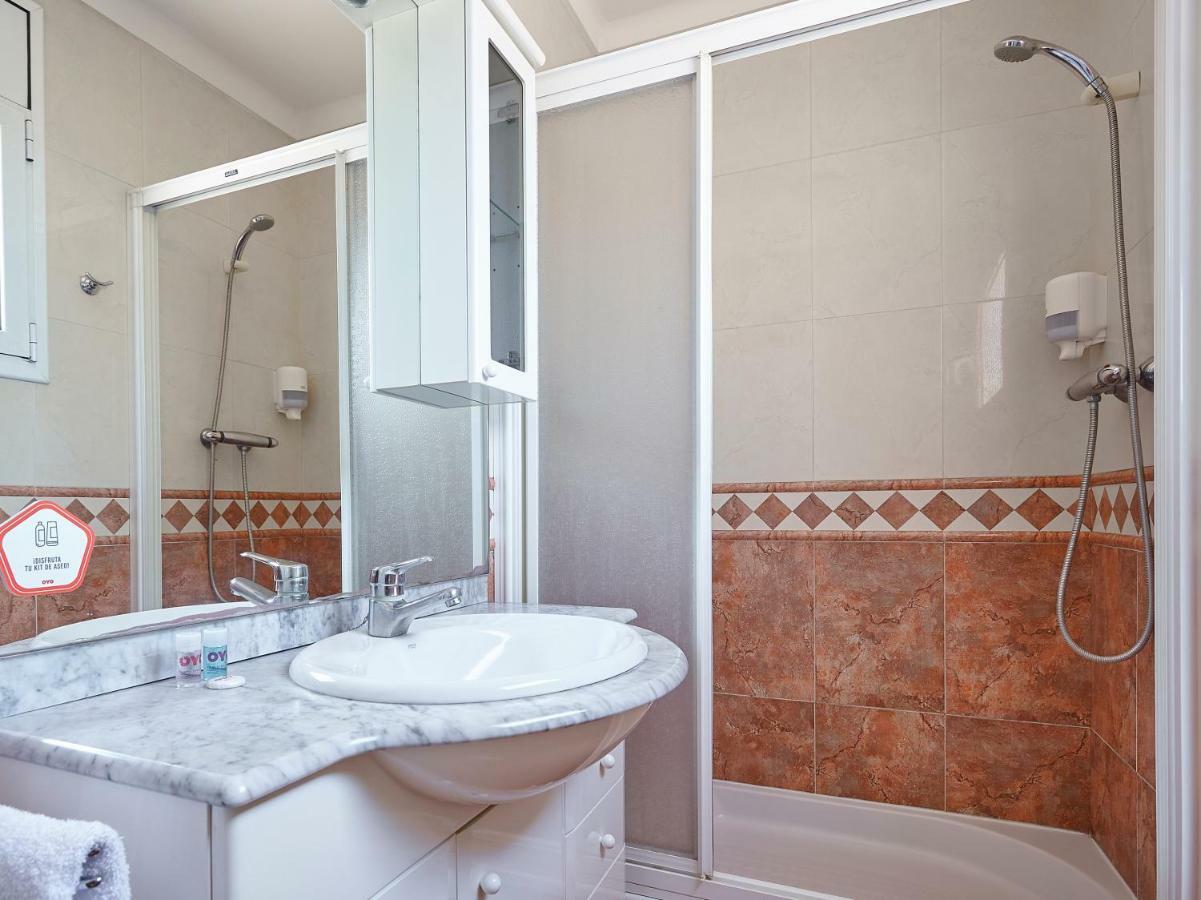 Hostal Mas Ferrer Cornellá de Terri Εξωτερικό φωτογραφία